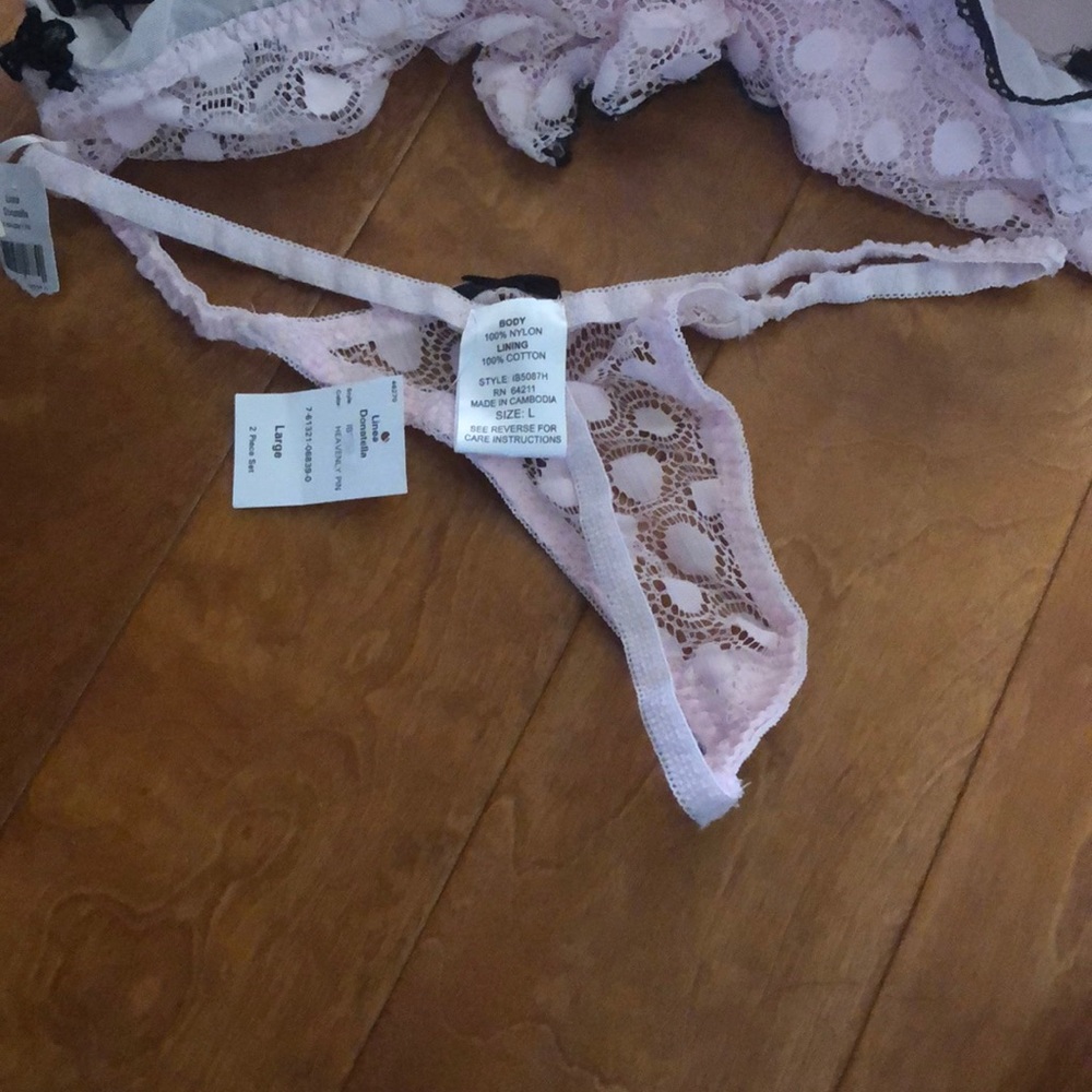 Lingerie - Picture 4 of 5